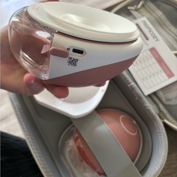 Pink Breast Pump and case - Picture 4 of 12